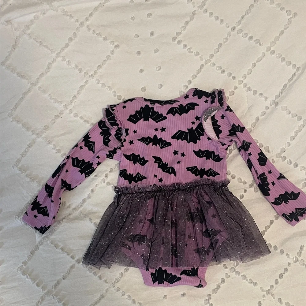Charming Bat Print Kids Halloween outfit nwt 6-9 months